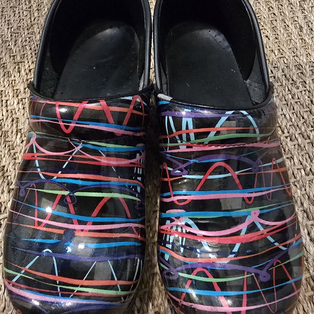 Dansko Size 38 Black With Swirls Slight Ware